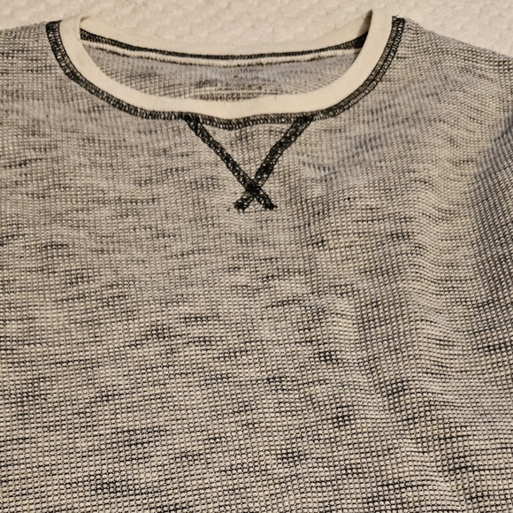 No Boundaries Men's Long Sleeve Textured Tee Size M - Picture 2 of 4